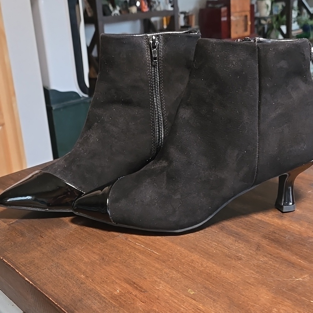 Anne Klein Elegant Black Ankle Boots EUC Womens Size 6.5